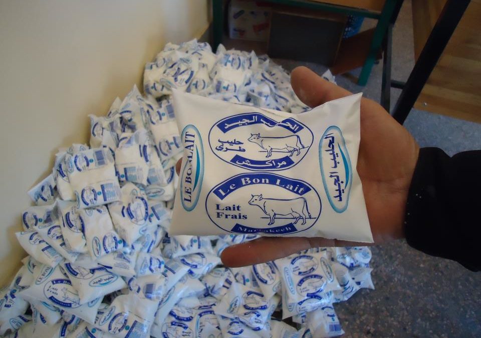Livraison de lait pour les écoliers d’Agouraï au Maroc – Avril 2012