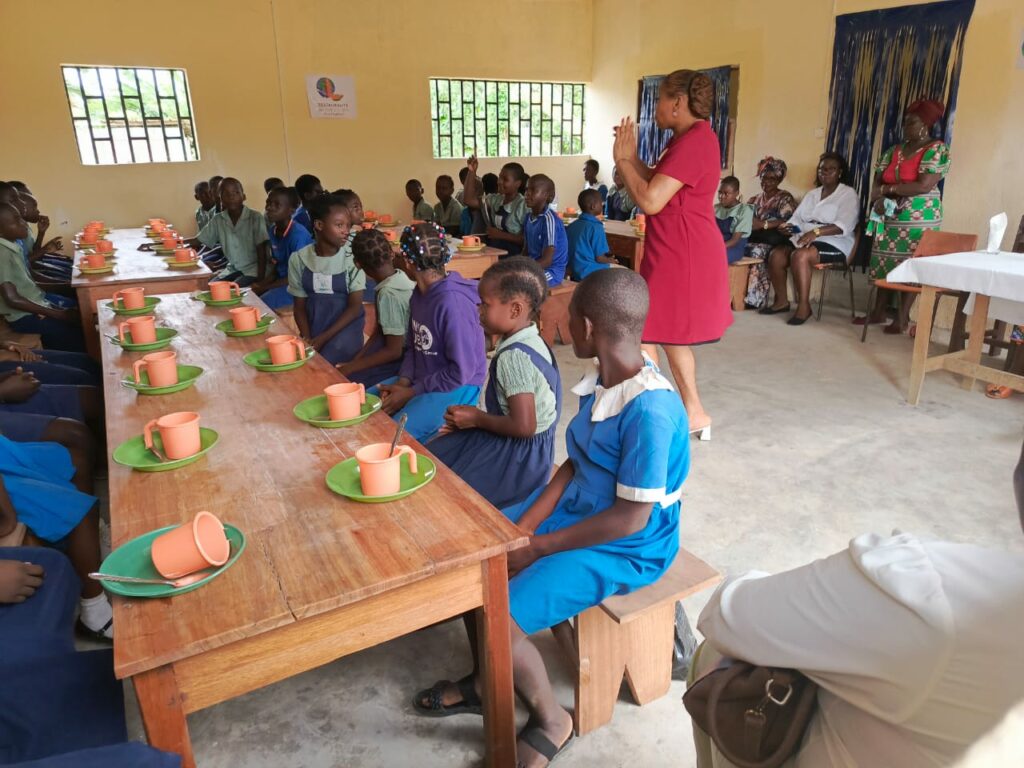 Dibombari premier groupe nouvelle cantine Dibombari rénover équiper