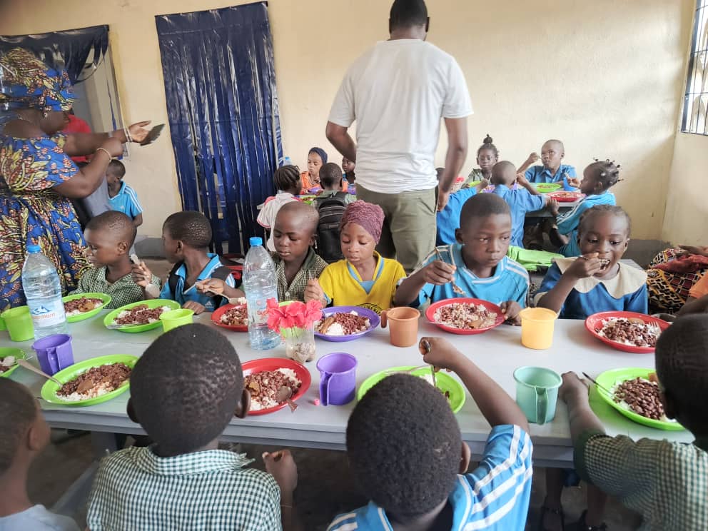 Diombari_AU REFECTOIRE 3 Togo_Todomé_inauguration8