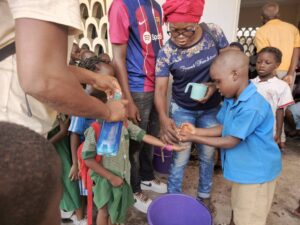 Diombari_LAVAGE DES MAINS Togo_Todomé_inauguration1
